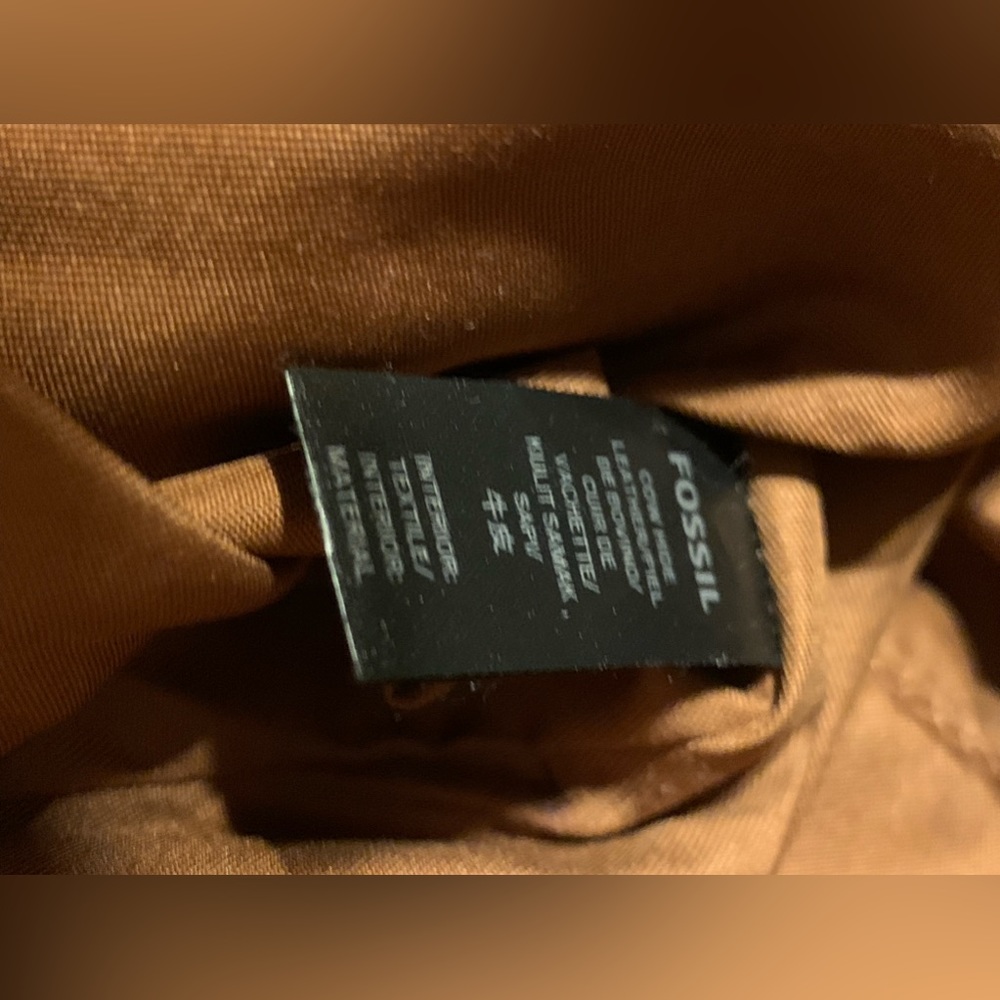 Leather Fossil purse has the key unique design - Picture 15 of 16